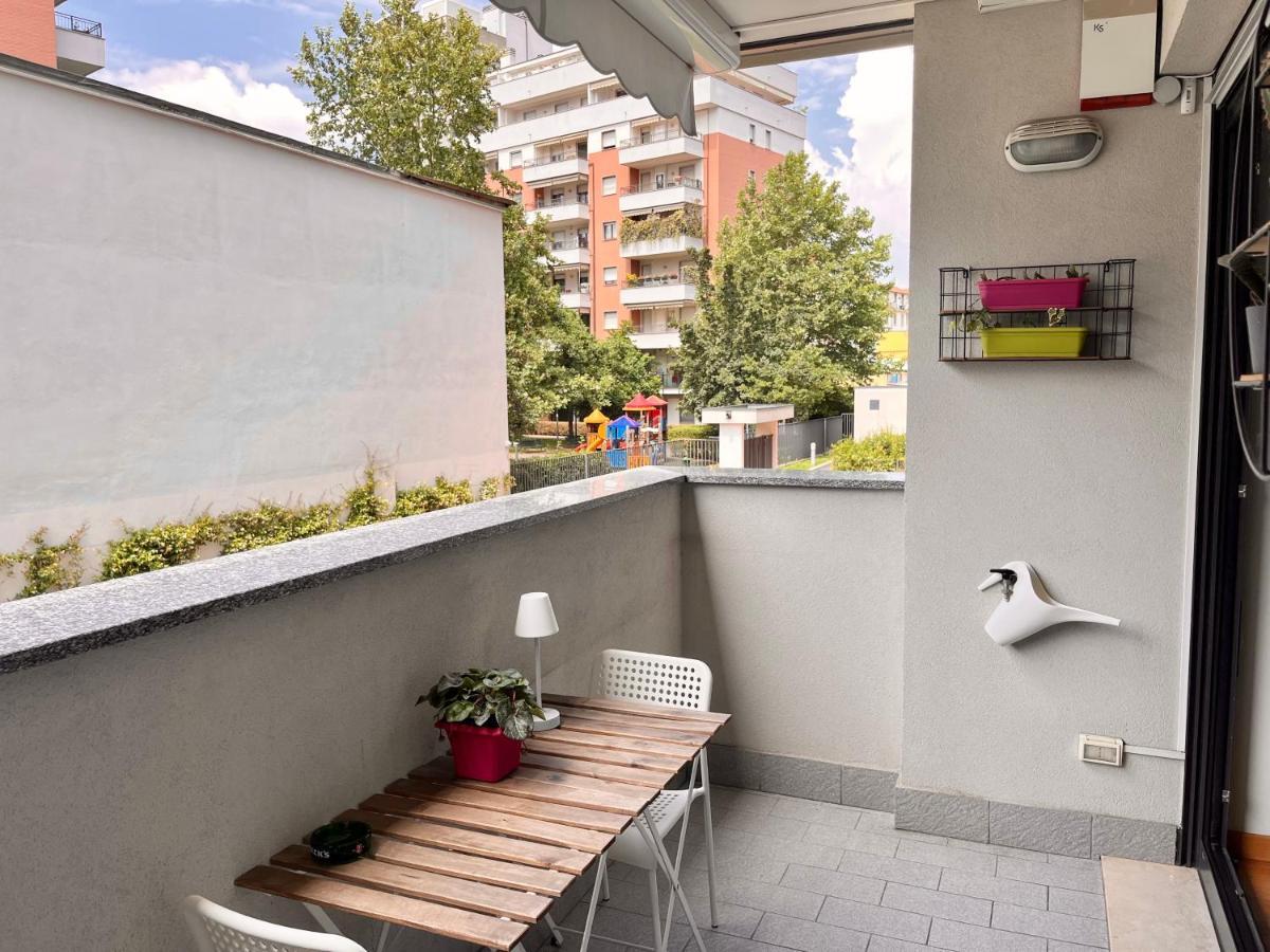 Appartamento Sulla Metro 3 Gialla Maciachini มิลาน ภายนอก รูปภาพ